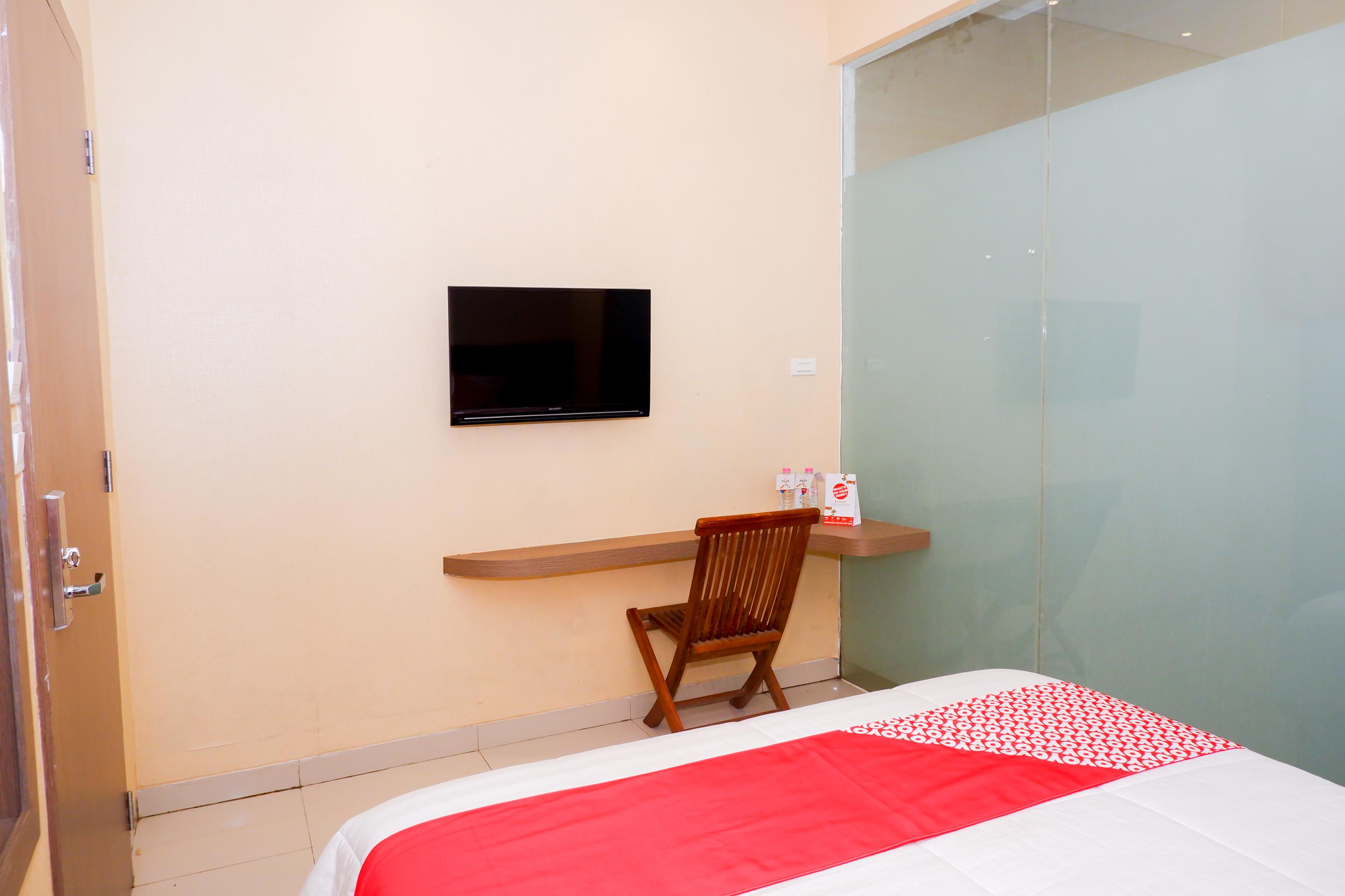 Oyo 379 Grand Mundu Hotel Semarang Exterior photo
